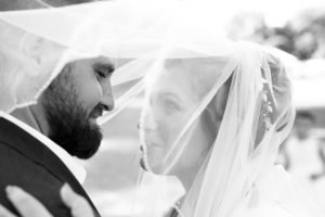 Photographe mariage basé à Chavanoz. reportage mariage Rhône-Alpes , Lyon, Isère . M-art-photographie