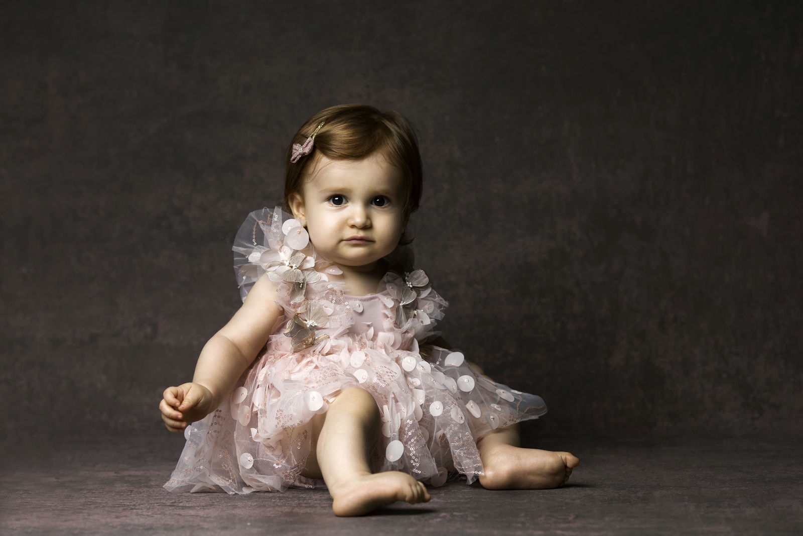 Shooting bambin | grand bébé . Studio photo avec tenues et accessoires . Rhône-Alpes à Chavanoz, Lyon . M-art-photographie