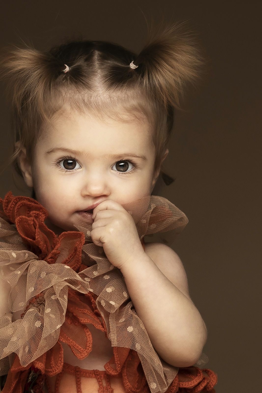 Shooting bambin | grand bébé . Studio photo avec tenues et accessoires . Rhône-Alpes à Chavanoz, Lyon . M-art-photographie