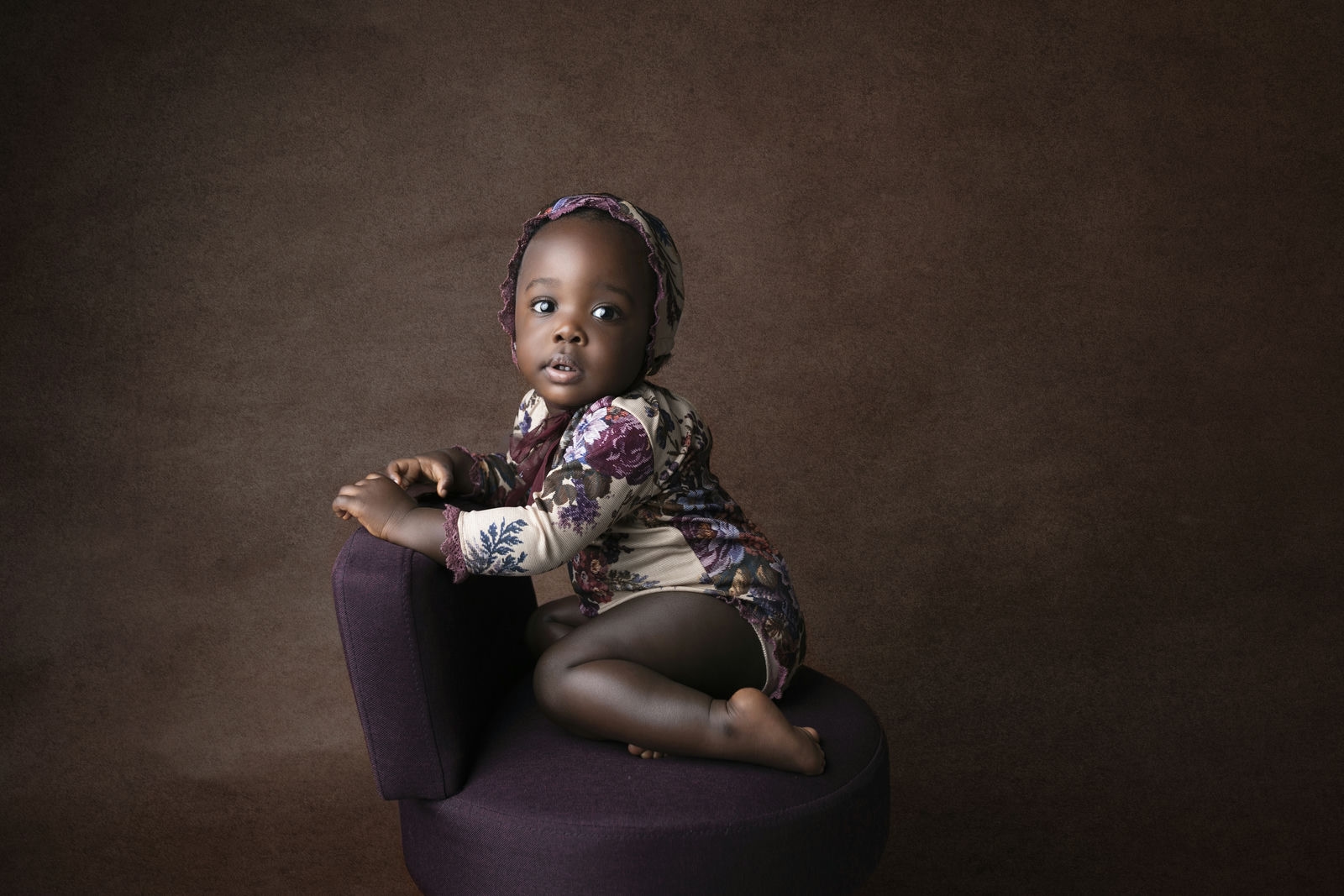 Shooting bambin | grand bébé . Studio photo avec tenues et accessoires . Rhône-Alpes à Chavanoz, Lyon . M-art-photographie