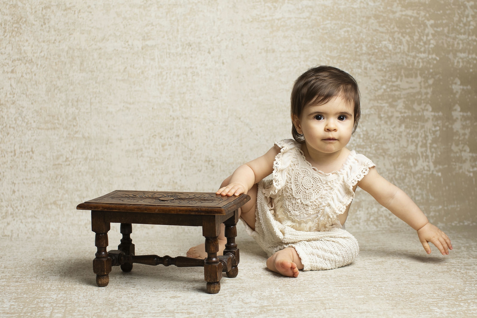 Shooting bambin | grand bébé . Studio photo avec tenues et accessoires . Rhône-Alpes à Chavanoz, Lyon . M-art-photographie