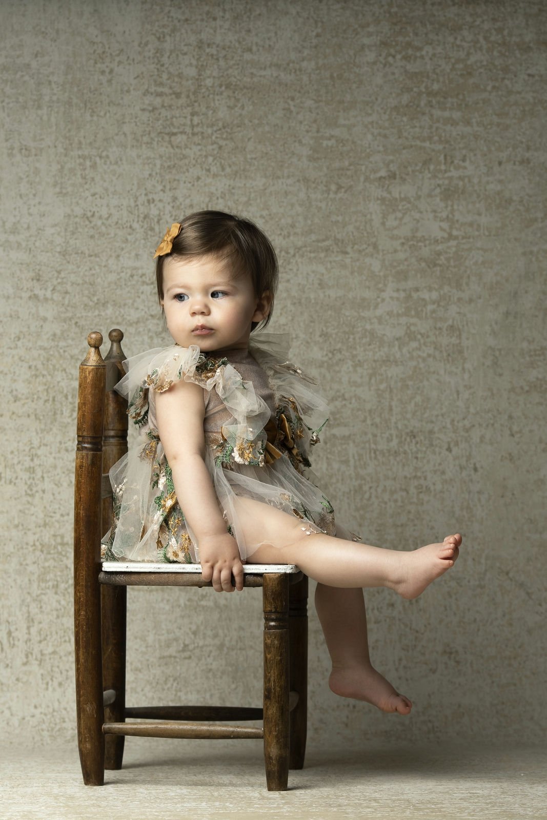 Shooting bambin | grand bébé . Studio photo avec tenues et accessoires . Rhône-Alpes à Chavanoz, Lyon . M-art-photographie