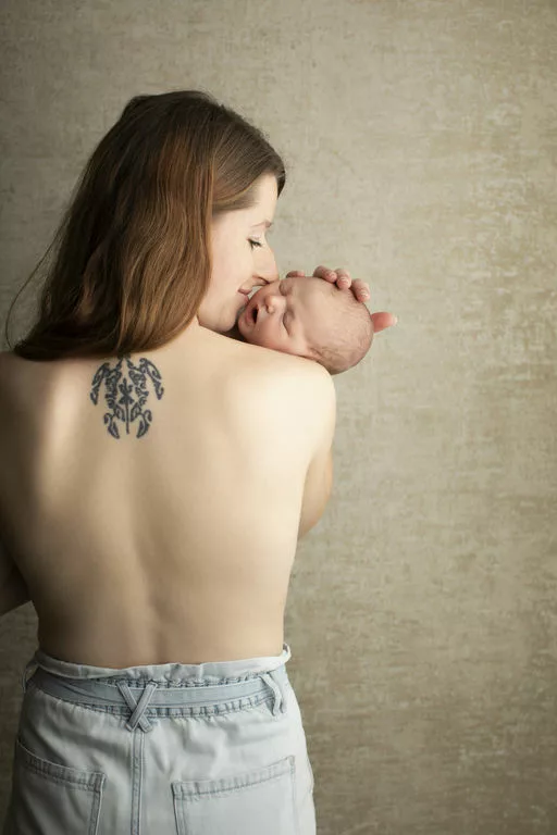 Shooting naissance | posing nouveau-né . Studio photo avec tenues et accessoires . Rhône-Alpes à Chavanoz, Lyon . M-art-photographie