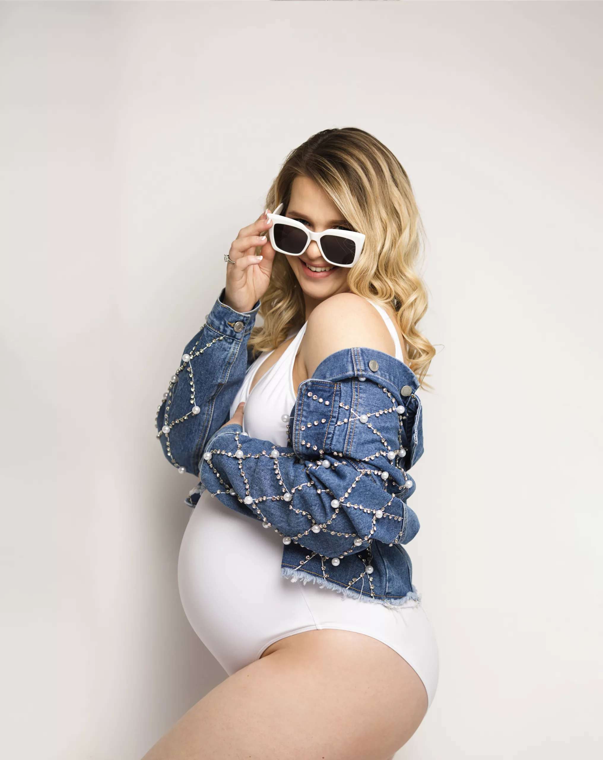 Shooting grossesse Lyon. Studio M-art-photographie